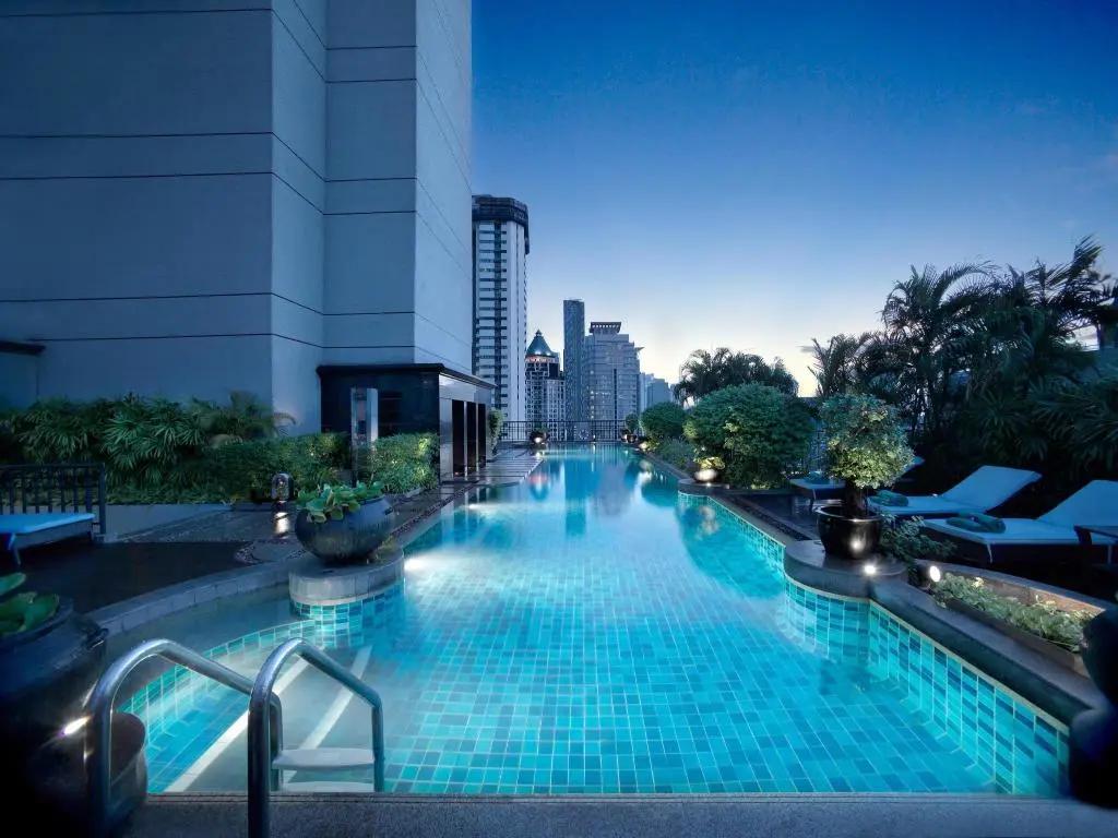 Why Most Handheld Pool Cleaners Fail — What Professionals Should Look for Instead